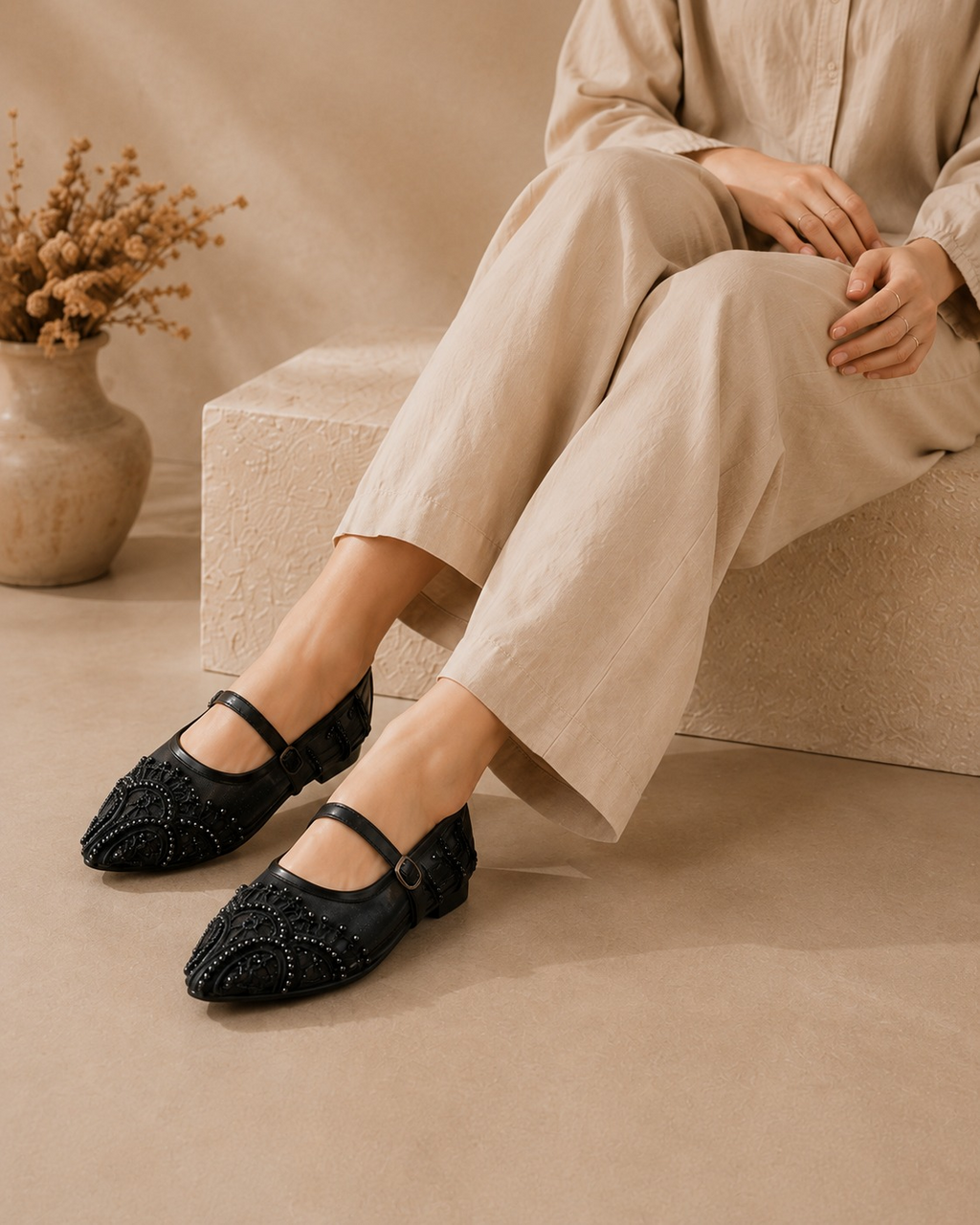 AURELIA – Black