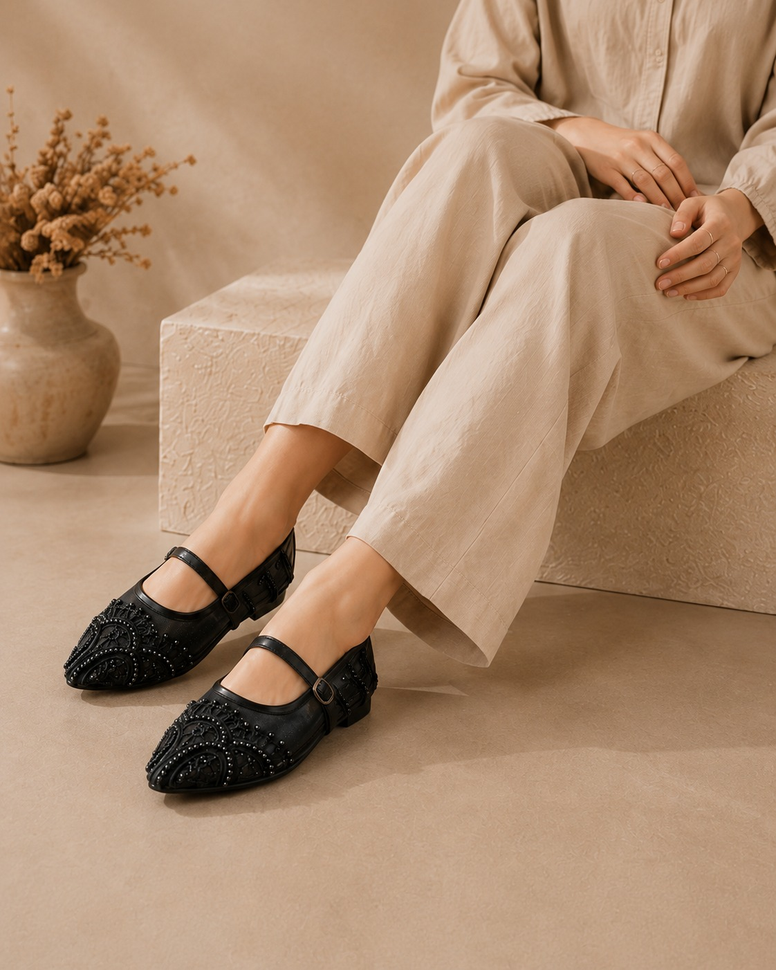 AURELIA – Black