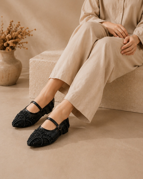 AURELIA – Black