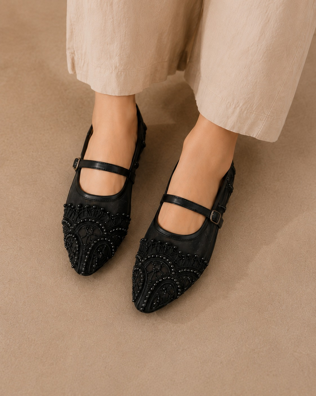 AURELIA – Black